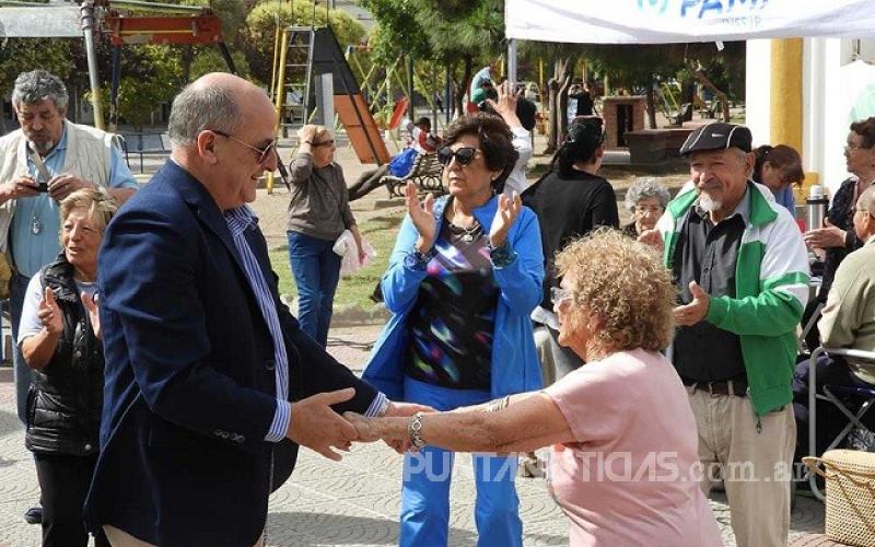 Los adultos mayores rosaleños participaron de “Plaza Activa”