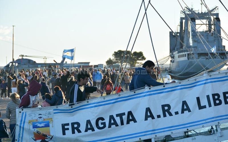 El domingo se podrá visitar la Fragata ARA Libertad