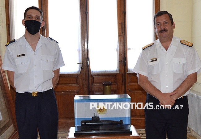 El Comando de la Flota de Mar recibió la donación de una maqueta del ARA “San Juan”