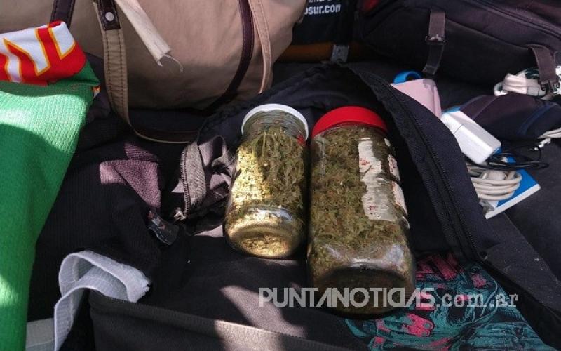 Pehuen Co: llevaban dos frascos con marihuana y los atraparon