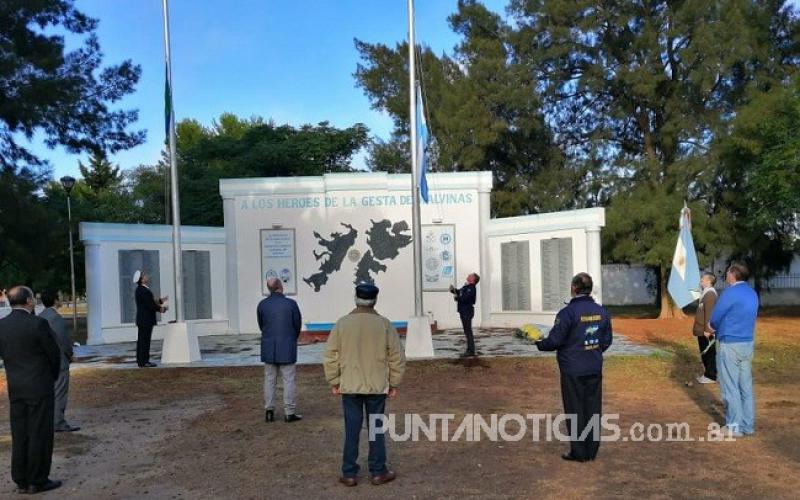 Austero acto de homenaje a los veteranos de guerra y caídos en Malvinas