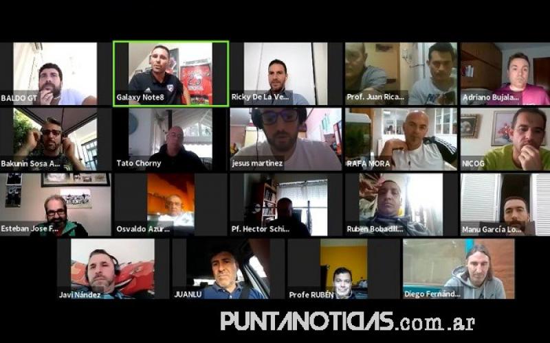Puntaltenses protagonizaron charla con entrenadores del fútbol español