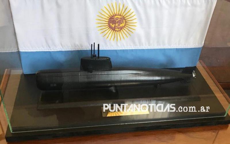 El Comando de la Flota de Mar recibió la donación de una maqueta del ARA “San Juan”
