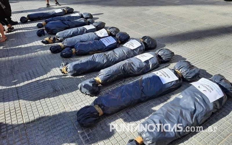 El PJ Coronel Rosales repudió la intervención con bolsas de cadáveres frente a Casa Rosada