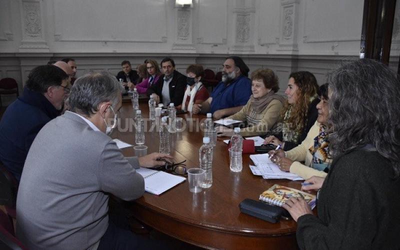 Buenos Aires: docentes plantearon a Provincia “la urgencia del aumento salarial y resolución de situaciones educativas” 