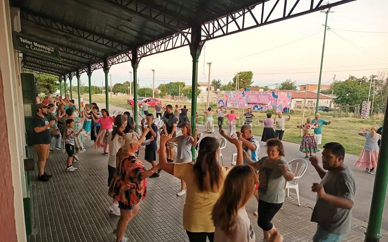 Cerca de 100 personas ya forman parte del Taller Municipal de Folklore de verano 