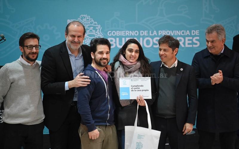 Kicillof entregó 54 viviendas en Bahía Blanca y firmó 36 créditos del programa Buenos Aires CREA